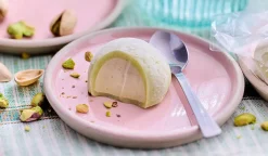 1 mochi pistache