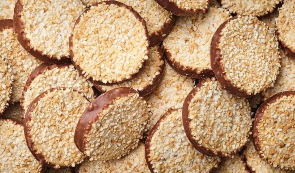 Biscuits meringués noisettes et chocolat au lait