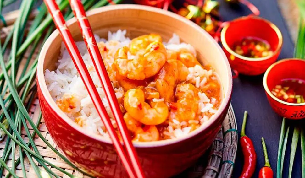 Crevettes sauce piquante et riz thaï