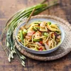 Nouilles aux crevettes et aux légumes
