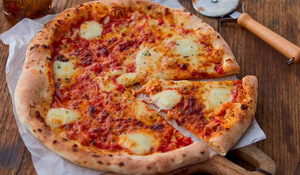 Pizza margherita Italia tomate, mozzarella