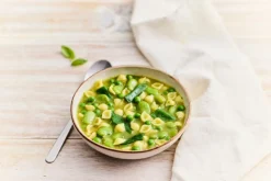 Potage minestrone légumes verts et légumineuses
