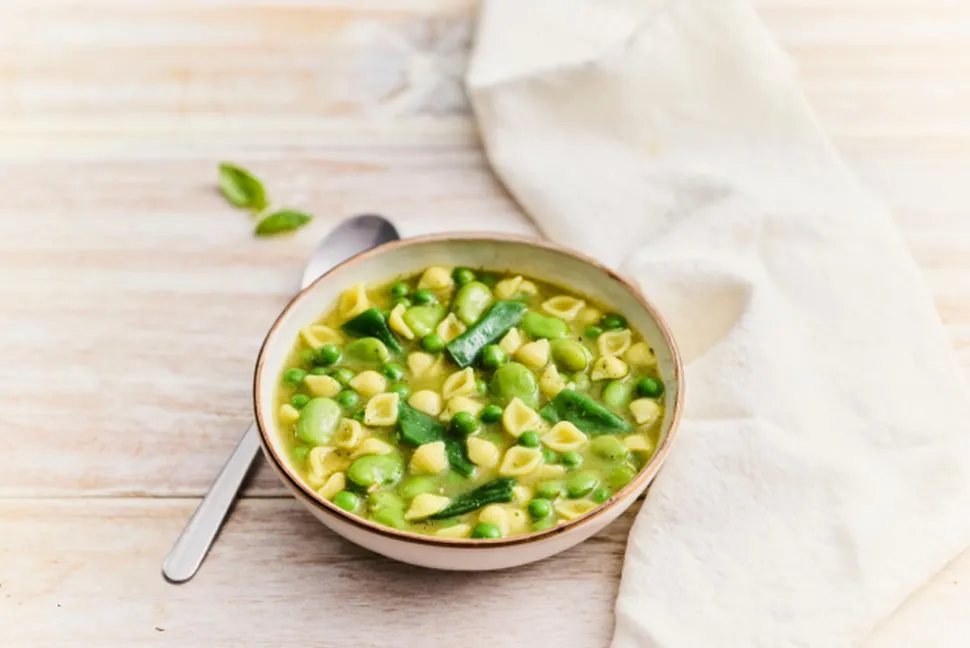 Potage minestrone légumes verts et légumineuses