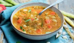 So soupe de légumes, haricots blancs, vermicelles