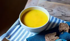 Velouté courge butternut, lentille corail, citron